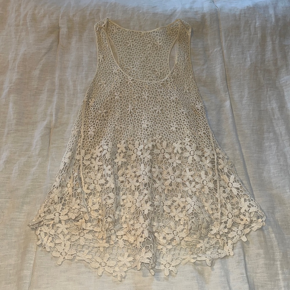 Knitted flower tank with flowy bottom